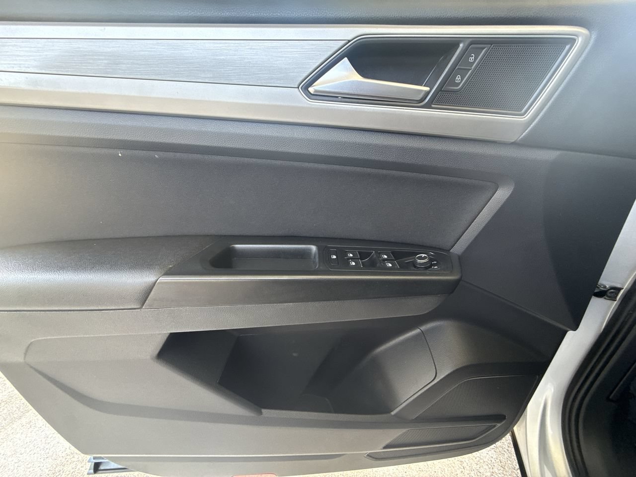 Used 2018 Volkswagen Atlas S FWD image 20