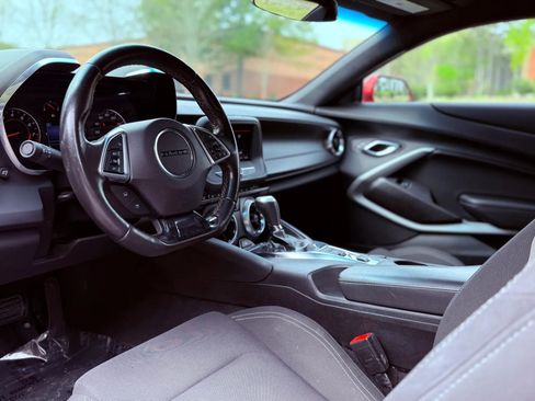 Used 2021 Chevrolet Camaro LT RWD image 13