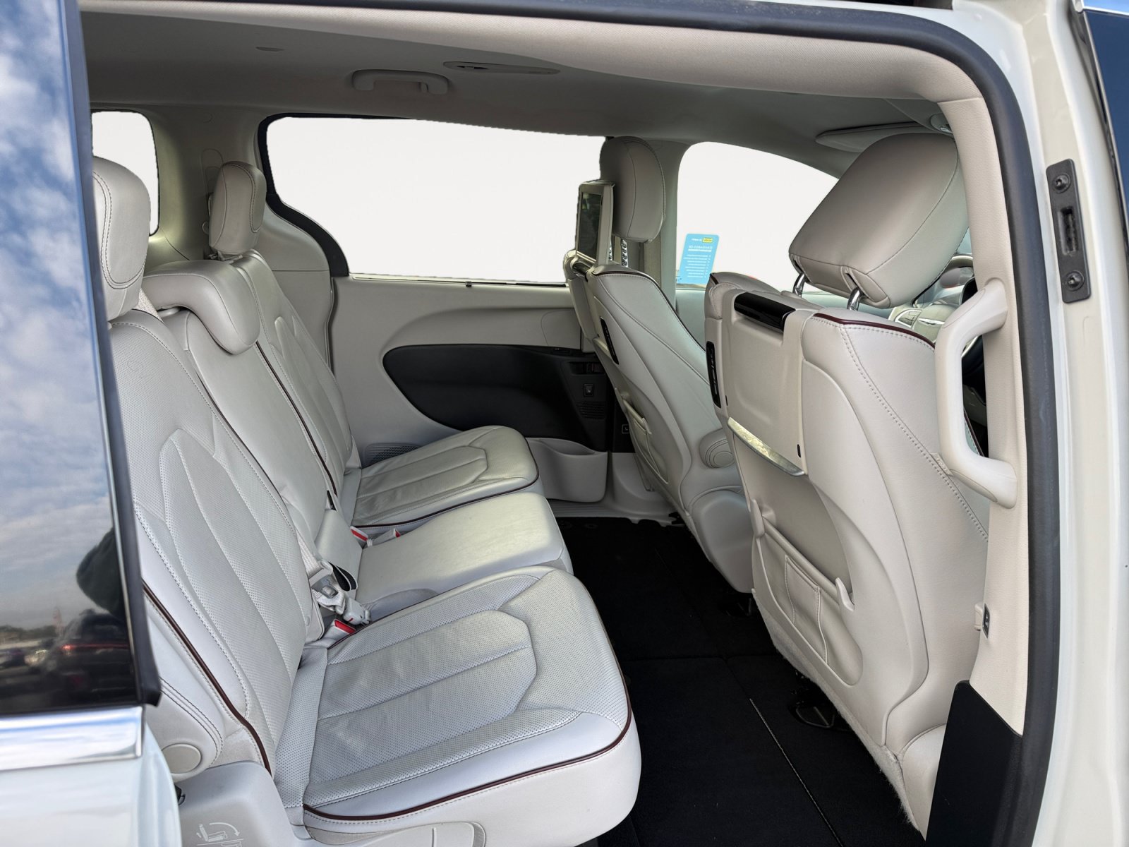 Used 2017 Chrysler Pacifica Limited FWD image 19