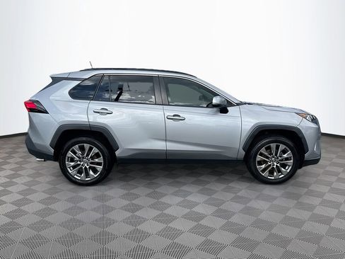 Used 2021 Toyota RAV4 XLE Premium FWD image 5