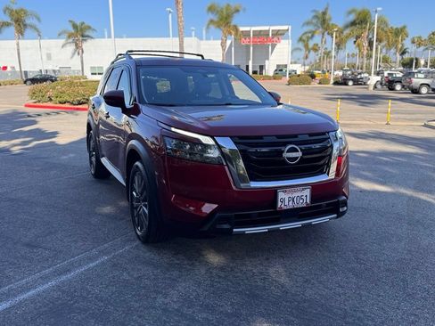 Certified 2024 Nissan Pathfinder SL w/ SL Premium Package FWD image 2