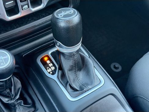 Used 2018 Jeep Wrangler Unlimited Sport S AWD/4WD image 28