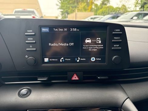 Certified 2025 Hyundai Elantra Sport image 18