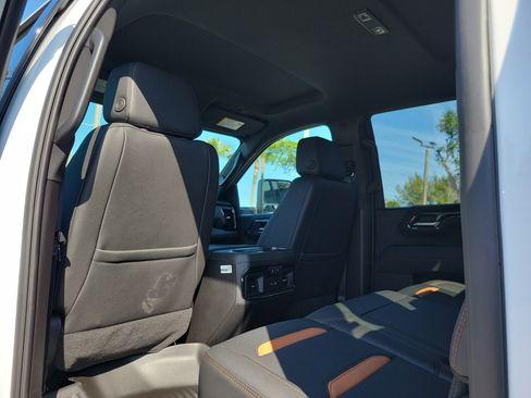 Used 2026 GMC Sierra 2500 AT4 image 15