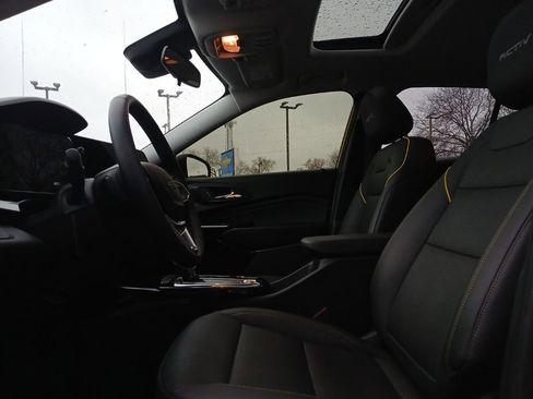 Used 2024 Chevrolet Trax ACTIV w/ Sunroof Package image 15