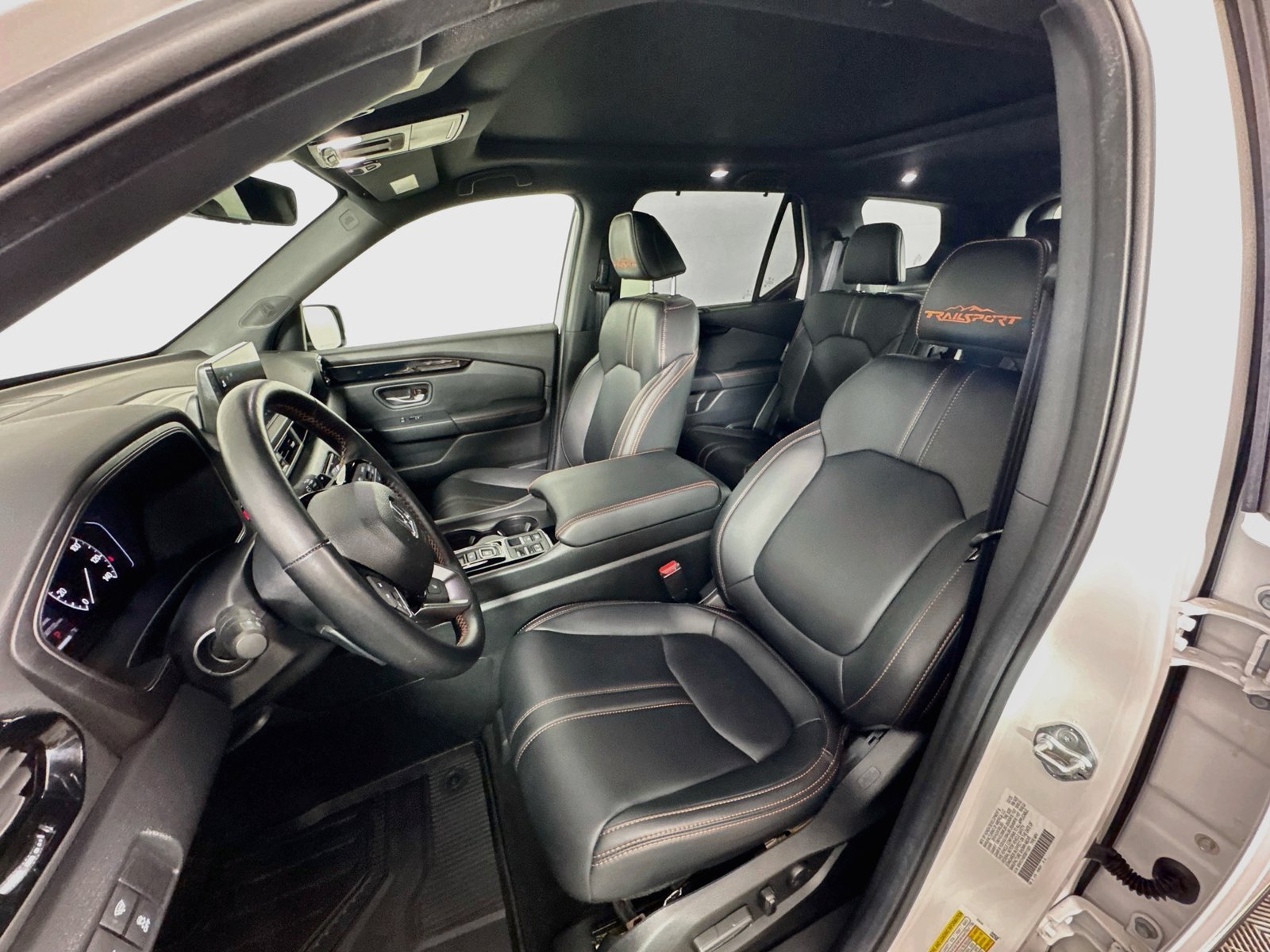 Used 2025 Honda Pilot TrailSport image 11