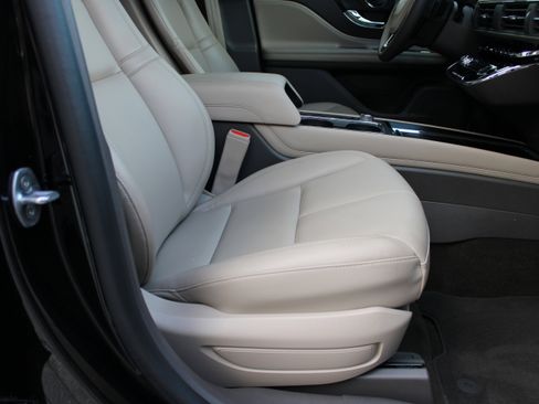 Used 2023 Lincoln Corsair Standard image 17