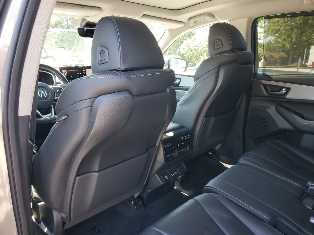 Certified 2023 Acura MDX w/ Technology Package FWD image 12