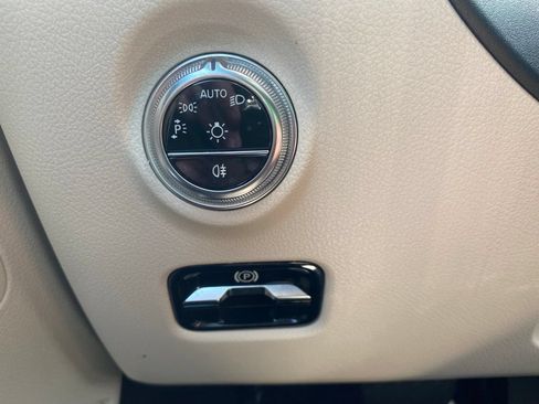 Used 2024 Mercedes-Benz C 300 Sedan image 24