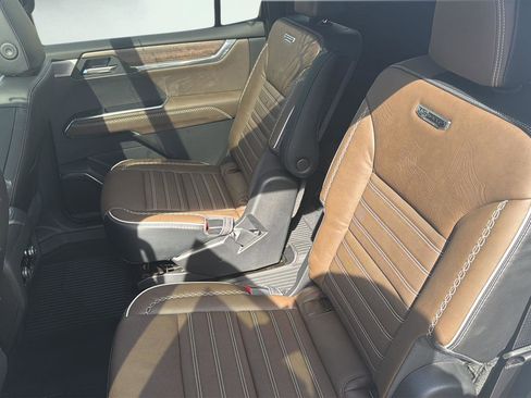 New 2026 GMC Acadia Denali Ultimate w/ LPO, Floor Liner Package AWD/4WD image 13
