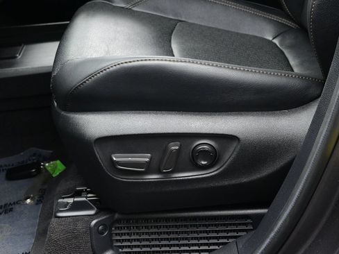 Used 2025 Toyota Sienna Limited AWD/4WD image 11