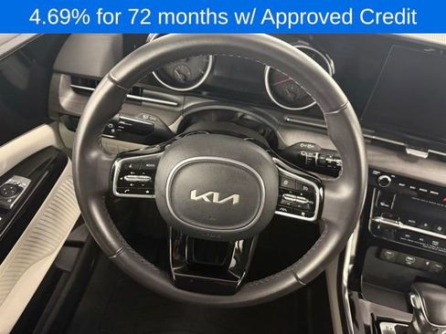 Used 2024 Kia Carnival EX image 17