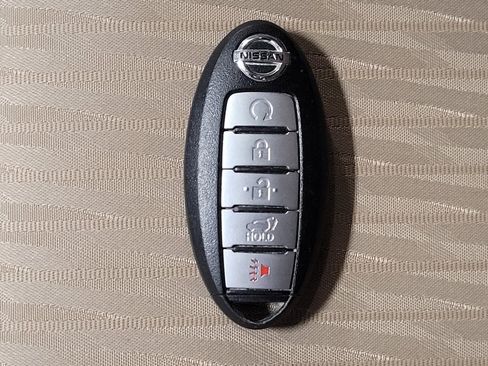 Used 2018 Nissan Rogue SV FWD image 32