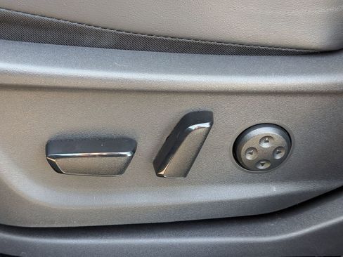 Used 2023 Nissan Ariya FWD image 16