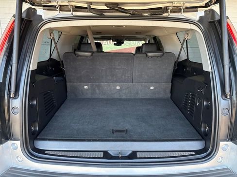 Used 2020 Cadillac Escalade ESV Luxury RWD image 23