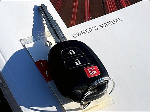 Used 2022 Toyota Tacoma 4x4 Double Cab image 10