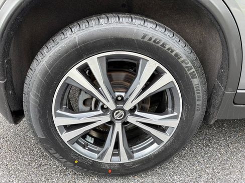 Used 2019 Nissan Rogue SV w/ Sun & Sound Touring Package AWD/4WD image 12