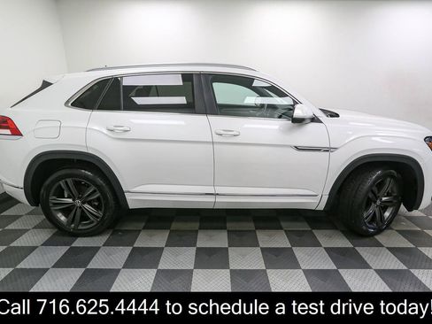 Certified 2022 Volkswagen Atlas Cross Sport SEL R-Line AWD/4WD image 9