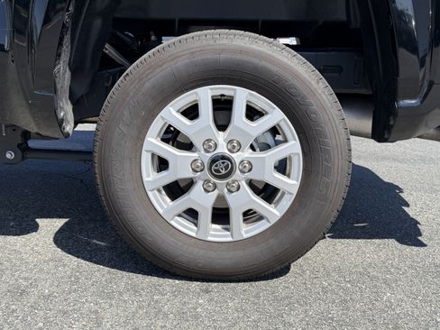 Used 2025 Toyota Tacoma 2WD Double Cab image 9