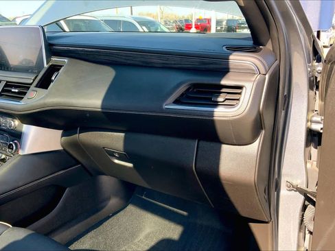 Used 2021 GMC Yukon SLT w/ Rear Media and Nav Package image 19