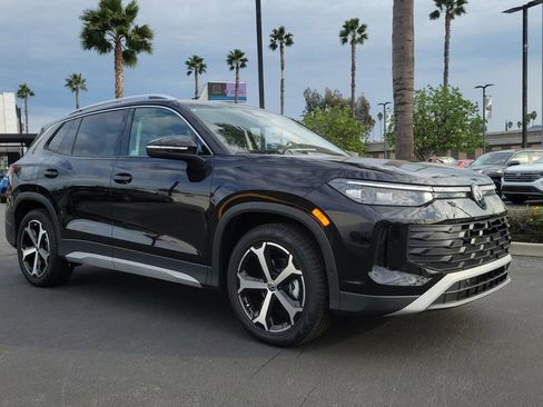 New 2026 Volkswagen Tiguan SE image 1