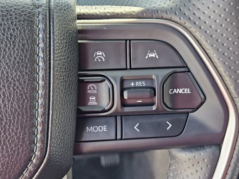 Used 2025 Toyota 4Runner TRD Off-Road AWD/4WD image 24