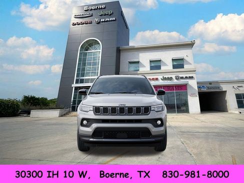 Used 2026 Jeep Compass Latitude AWD/4WD image 6