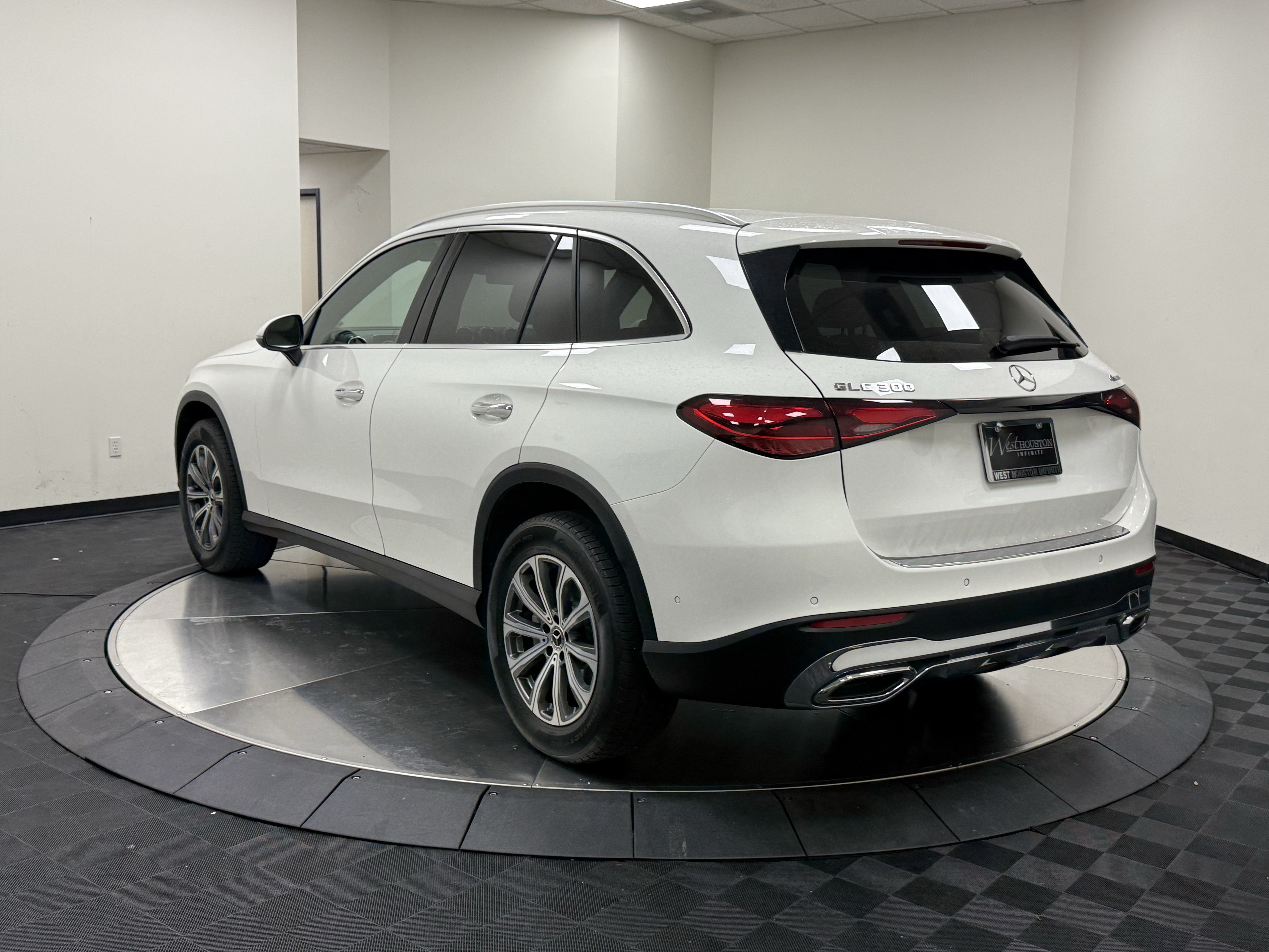 Used 2024 Mercedes-Benz GLC 300 4MATIC image 6