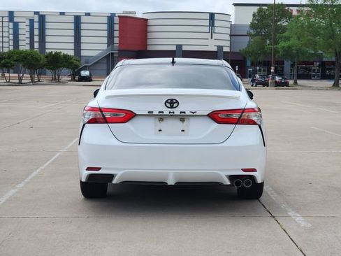 Used 2020 Toyota Camry SE image 6