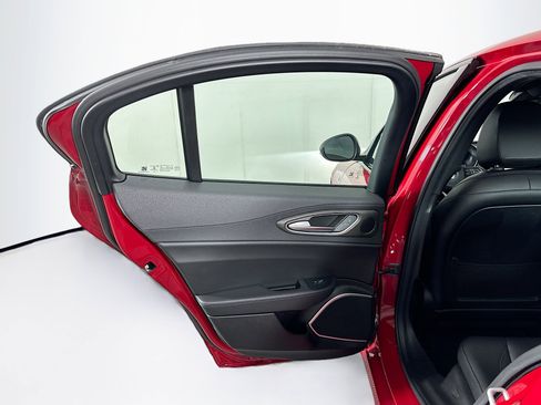 Used 2023 Alfa Romeo Giulia Ti image 27