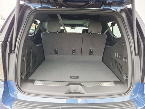 New 2026 Chevrolet Suburban High Country image 12