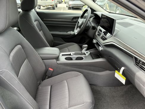 New 2026 Nissan Altima 2.5 SV FWD image 9