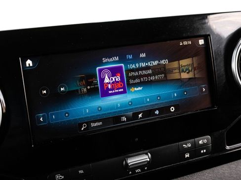 Used 2024 Mercedes-Benz Sprinter 2500 image 27