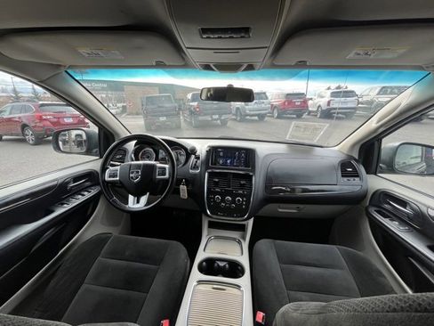Used 2016 Dodge Grand Caravan SXT w/ Rear Park Assist Package image 39