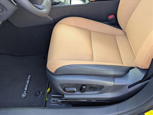 New 2025 Lexus ES 350 w/ Premium Package image 4