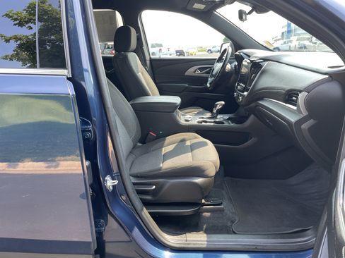 Used 2022 Chevrolet Traverse LT AWD/4WD image 24