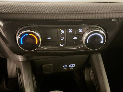 Used 2025 Chevrolet TrailBlazer LT AWD/4WD image 24