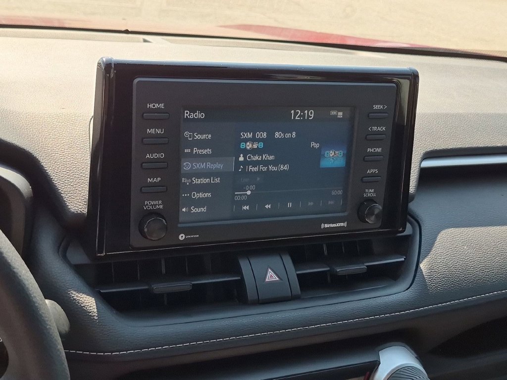 Used 2020 Toyota RAV4 LE FWD image 22