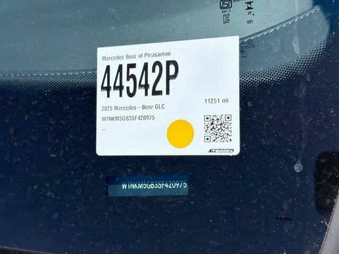 Used 2025 Mercedes-Benz GLC 350e 4MATIC image 4