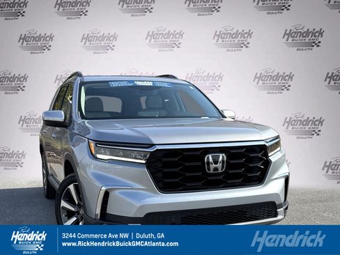 Used 2024 Honda Pilot Touring image 1