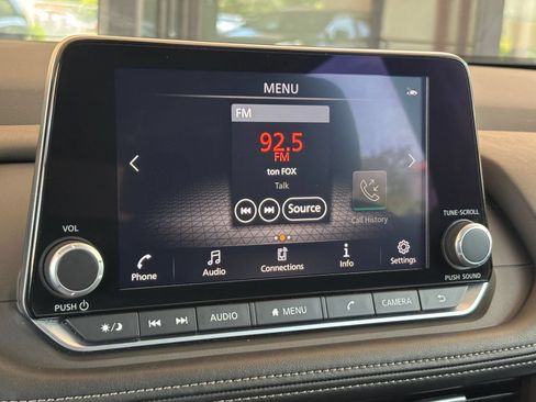 Used 2025 Nissan Rogue SV FWD image 20