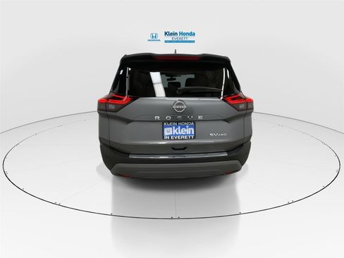 Used 2023 Nissan Rogue SV image 9