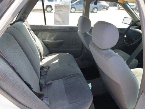 Used 1995 Ford Escort LX FWD image 24