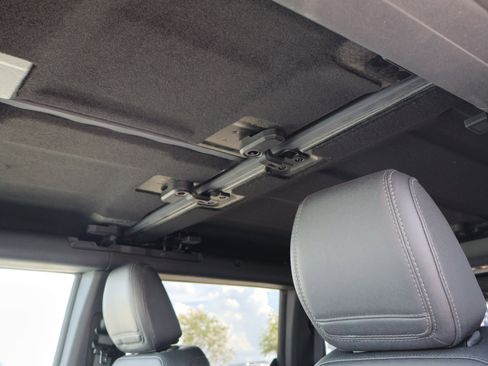 Certified 2024 Ford Bronco Black Diamond image 19