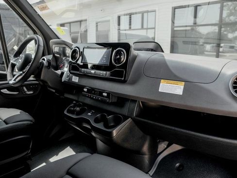 Used 2025 Mercedes-Benz Sprinter 3500 image 23