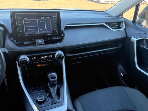Used 2022 Toyota RAV4 LE image 14