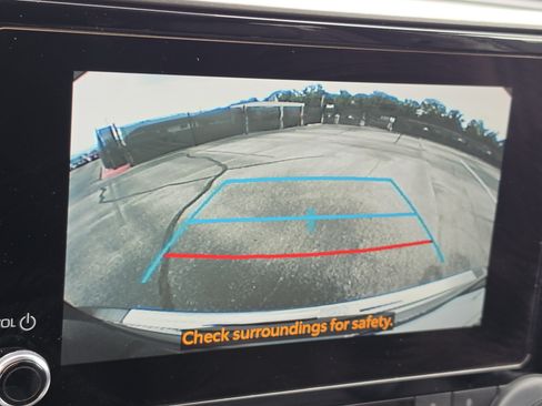 Used 2023 Toyota Highlander XLE FWD image 23