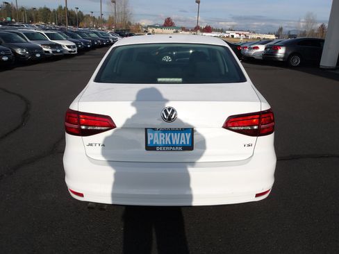 Used 2016 Volkswagen Jetta S image 4