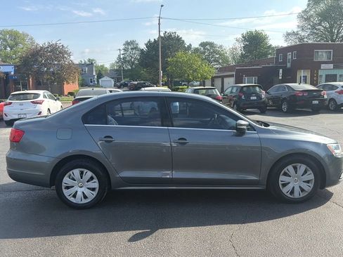 Used 2013 Volkswagen Jetta SE FWD image 4