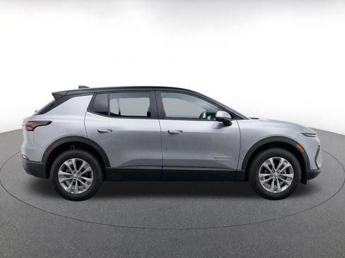 Used 2025 Chevrolet Equinox LT FWD image 10